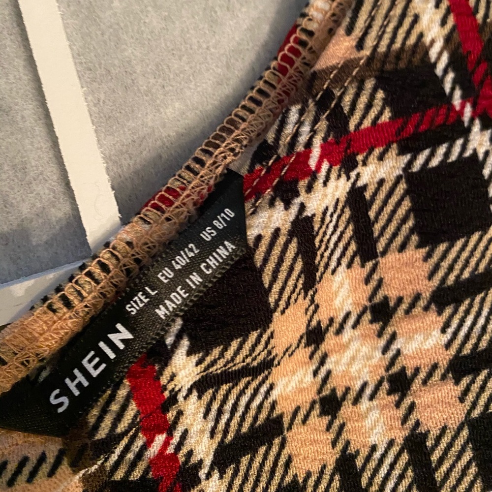 Red plaid crop shirt